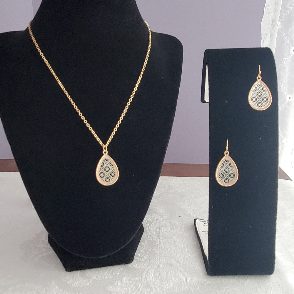 Tear Drop Filigree Necklace & Earrings | Goldtone